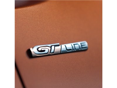 Label "GT LINE" left side of Peugeot Rifter